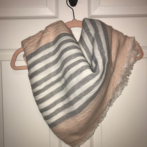 Pink, Gray, & White Blanket Scarf w/ Fringe BNWT - Picture 5 of 7